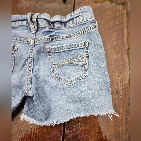👸🩳 Denim shorts in size 5 by Decree - Picture 10 of 13